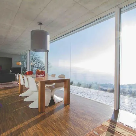 Unique With Amazing Views Over Lake Geneva בית נופש לוטרי