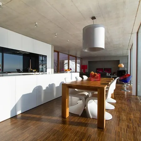 Unique With Amazing Views Over Lake Geneva בית נופש